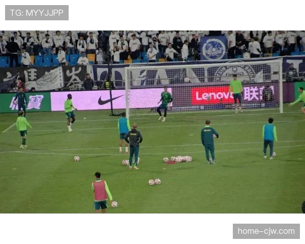 申花新援组合威力：盖伊与拉唐锋线双星默契配合创造机会